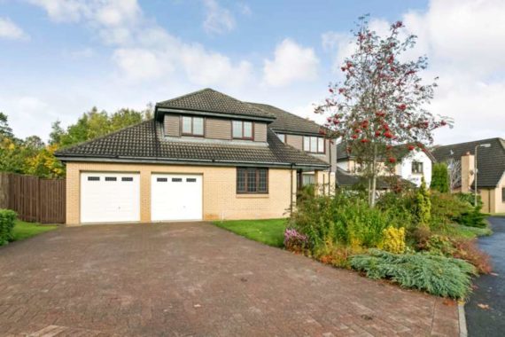 5 bedroom Detached f...